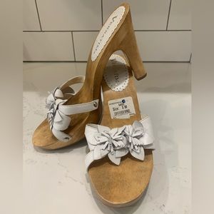 Verbatim Wooden heels with leather flowers nordstrom size 8